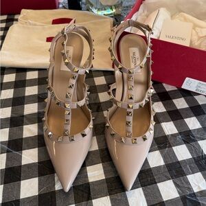 Valentino Garavani rockstud heels pointy pumps 42 poudre nude fits like US 10 11